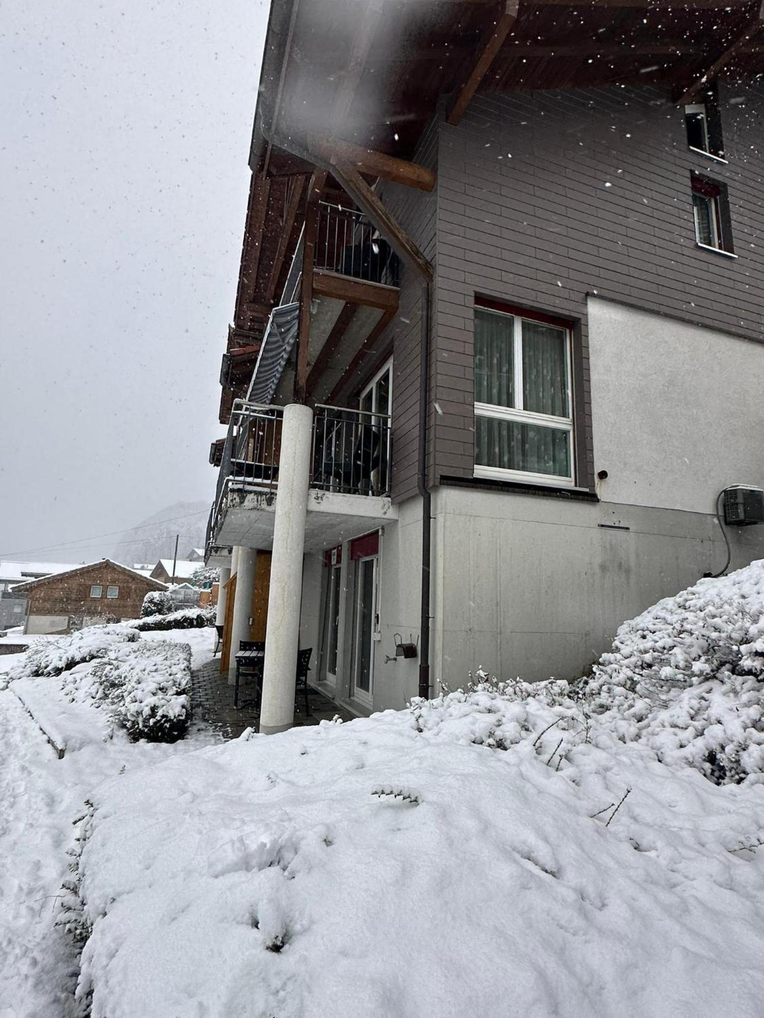 Lake Facing Studio Niederried bei Interlaken Εξωτερικό φωτογραφία